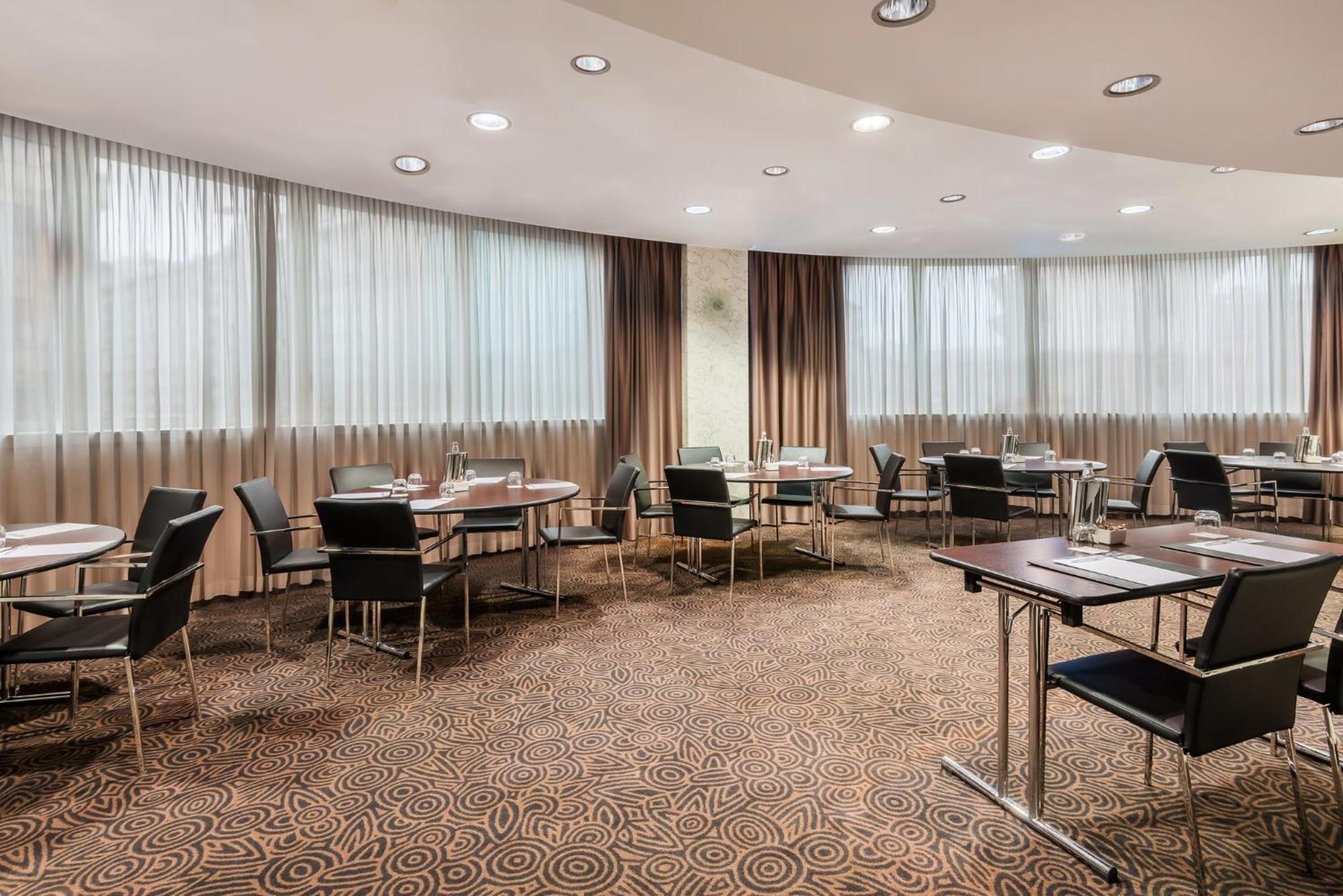 Crowne Plaza By Ihg Hotel 4*