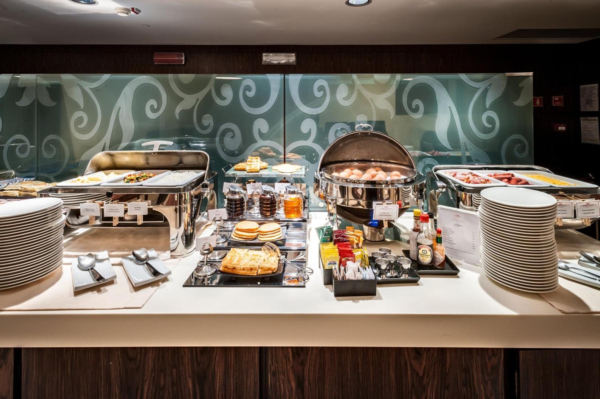 Crowne Plaza By Ihg Hotel 4*