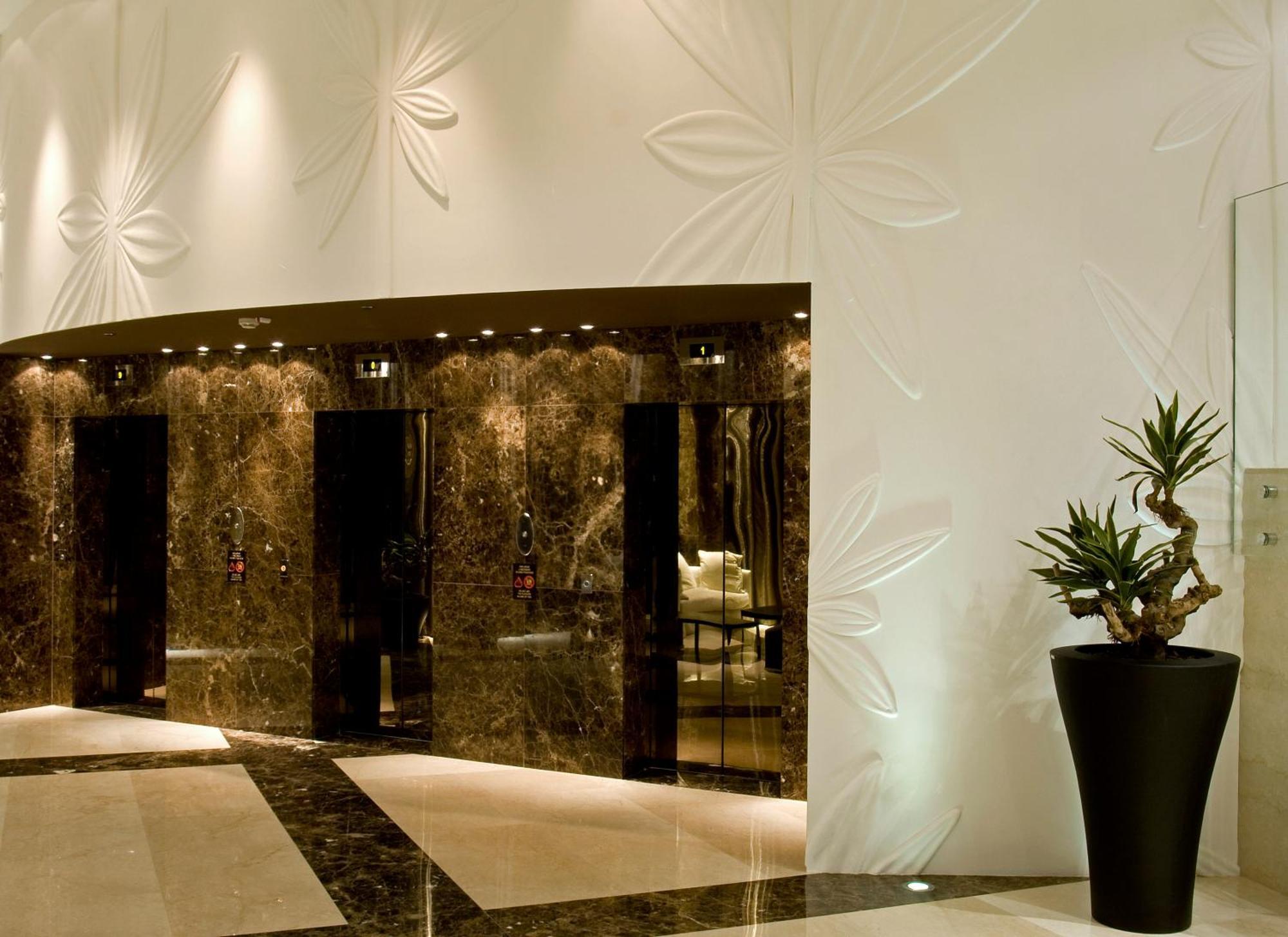 Crowne Plaza By Ihg Hotel